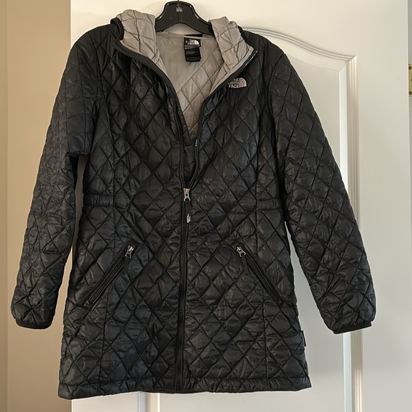 Size XL (18) girls lightweight The North Face gathered waist long jacket. - Picture 2 of 6
